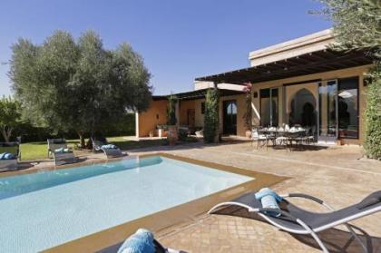 Villa DOMOLIV en exclusivité avec piscine et terrain de tennis privé - image 4