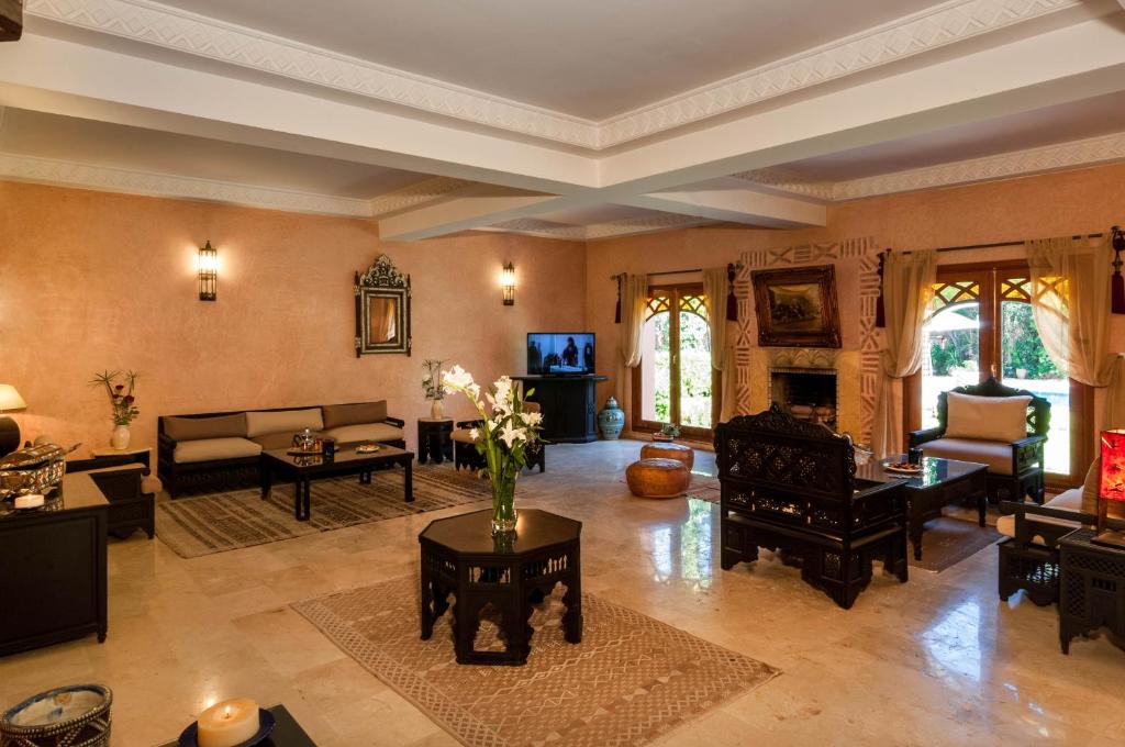 Charming villa in the heart of Marrakech palm grove - image 2