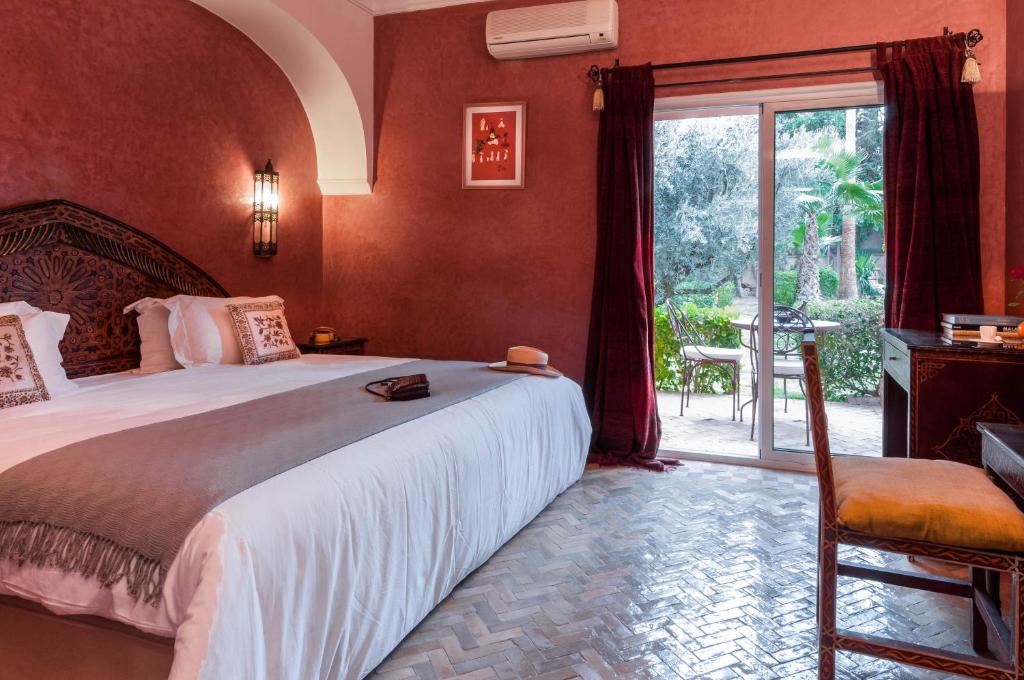 Double room in a charming villa in the heart of Marrakech palm grove - image 6