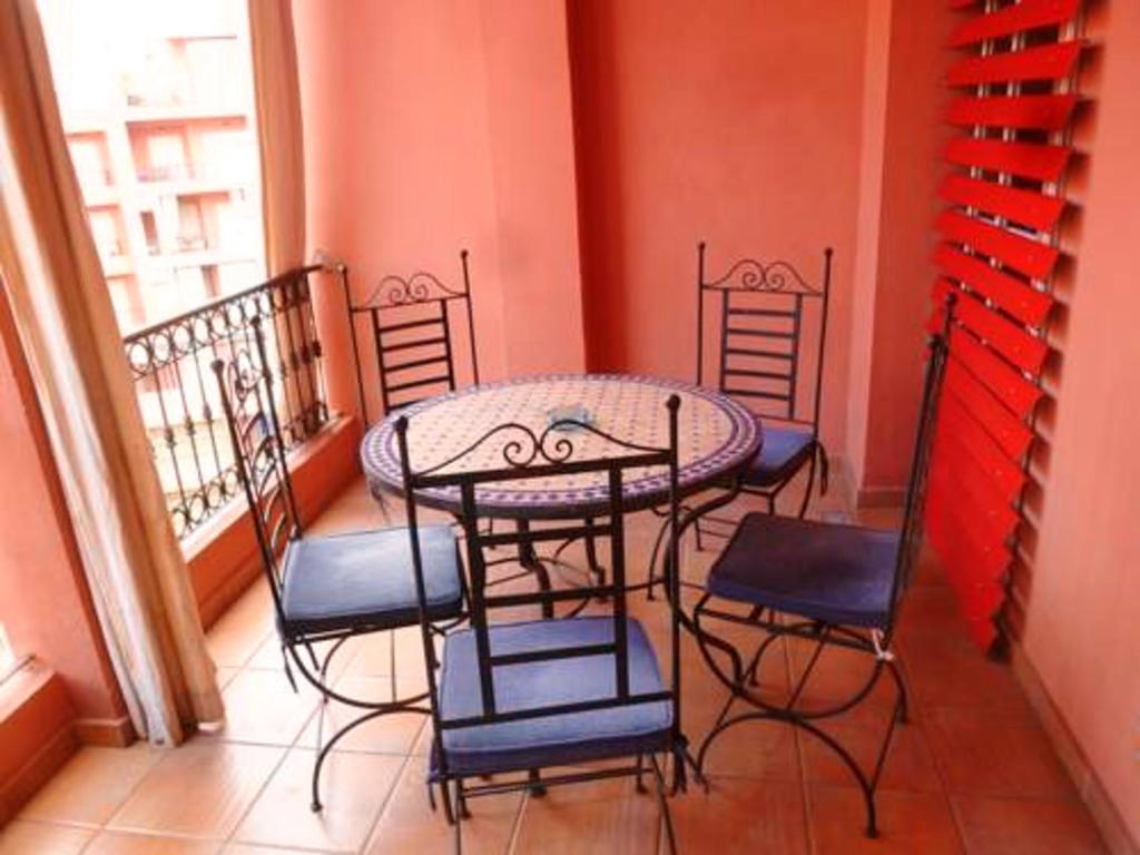 Apartment with 2 bedrooms in Marrakech with shared pool enclosed garden and WiFi - image 3