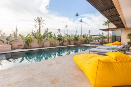 VILLA 103 - Luxury Getaway - Private Jacuzzi - image 27