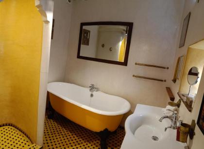 Riad Asrari - image 28