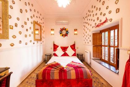 Riad Asrari - image 30