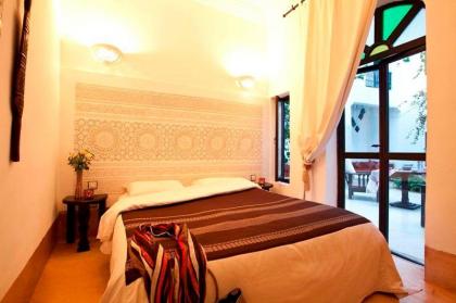 Riad Davia - image 21