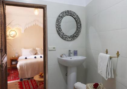 Riad Makech - image 24