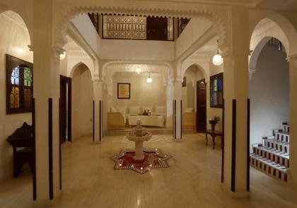 Riad Makech - image 30