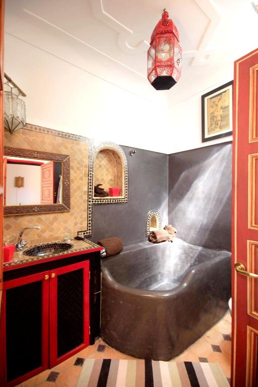 3 bedrooms house with city view terrace and wifi at Medina Marrakesh - image 7