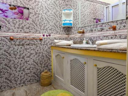 Le Bleu House - image 26
