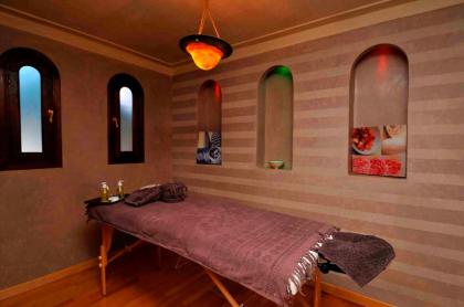 Moroccan sumptuousness 6 bedroom Riad - by feelluxuryholidays - image 13