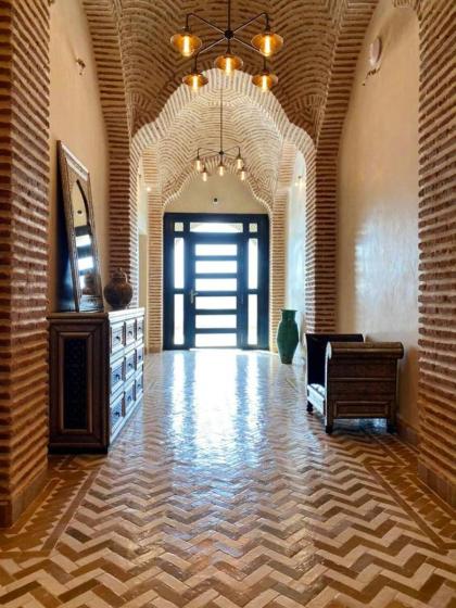 8 bedrooms villa with private pool jacuzzi and enclosed garden at Marrakech - image 8