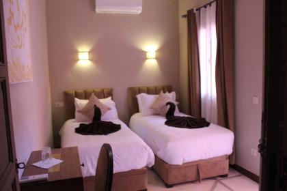 Riad Hilmuna - image 23