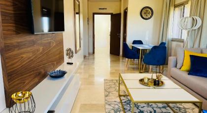 Lovely Two Bedroom Apartment with pool and golf view - image 26
