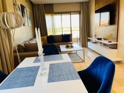 Lovely Two Bedroom Apartment with pool and golf view - image 27