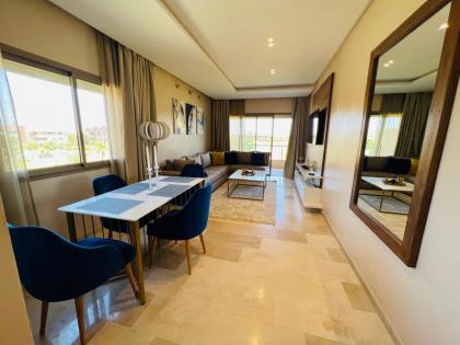 Lovely Two Bedroom Apartment with pool and golf view - image 28