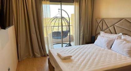 Lovely Two Bedroom Apartment with pool and golf view - image 29
