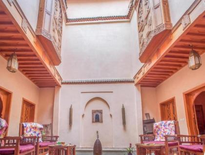 Room in Guest room - Riad Lakouas authentic Santal Room situe a Marrakech no001 - image 22