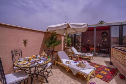 Room in Guest room - Riad Lakouas authentic Santal Room situe a Marrakech no001 - image 26