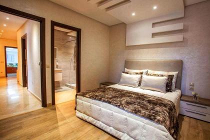 Appartements deux chambres et piscine - image 22