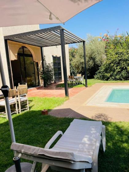 Villa Victoria privatisée avec piscine - image 22