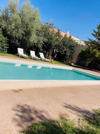 Villa Victoria privatisée avec piscine - image 27