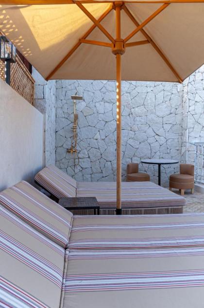 Riad K-white - image 27
