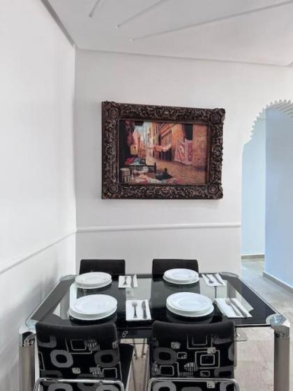Splendide logement avec piscine - image 25
