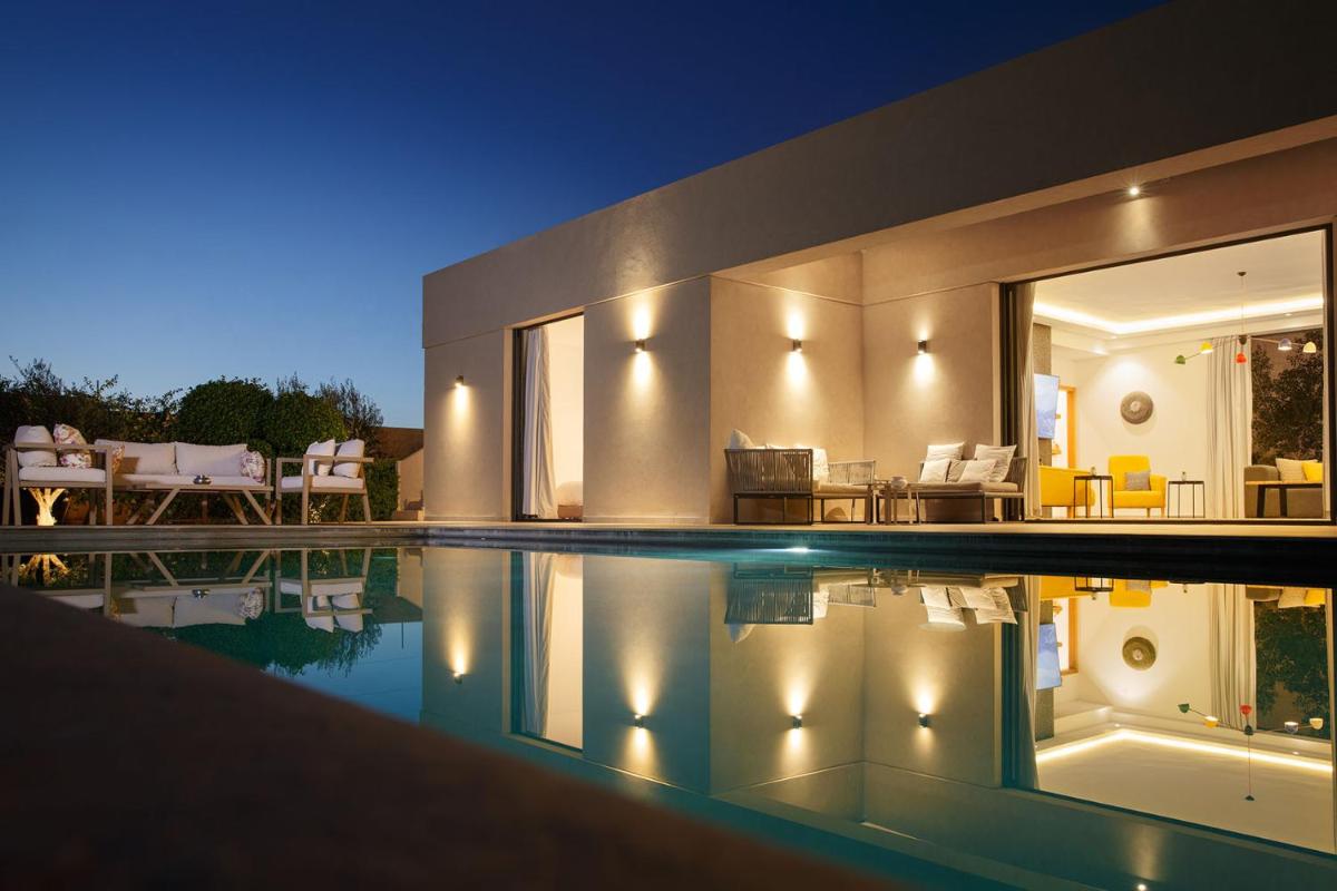ADA ADA modern villa with heated private pool next city center - main image