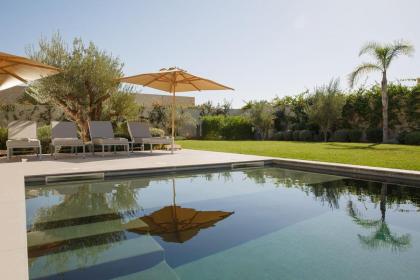 ADA ADA modern villa with heated private pool next city center - image 12