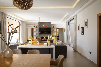 ADA ADA modern villa with heated private pool next city center - image 22