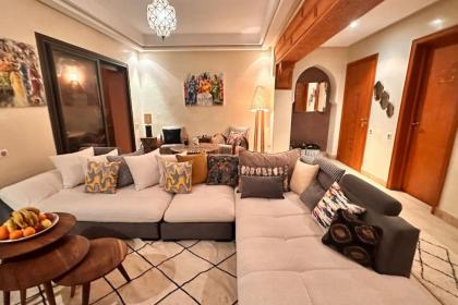 Amazing flat with a Swimming pool &Relaxing green garden - image 24