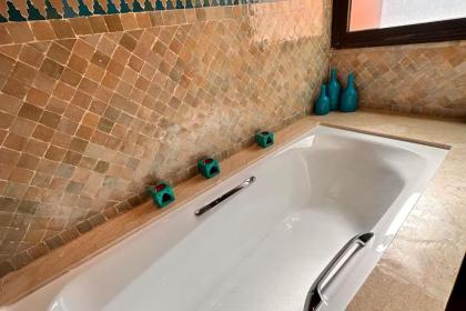 Amazing flat with a Swimming pool &Relaxing green garden - image 30
